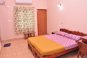 Standard Room, Smoking | Desk, iron/ironing board, rollaway beds, free WiFi - Anjuna Blue Resort (Anjuna)