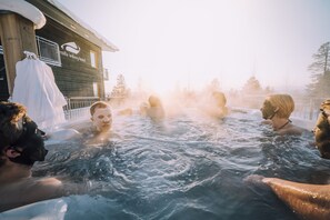 Piscine couverte, piscine extérieure (ouverte en saison)