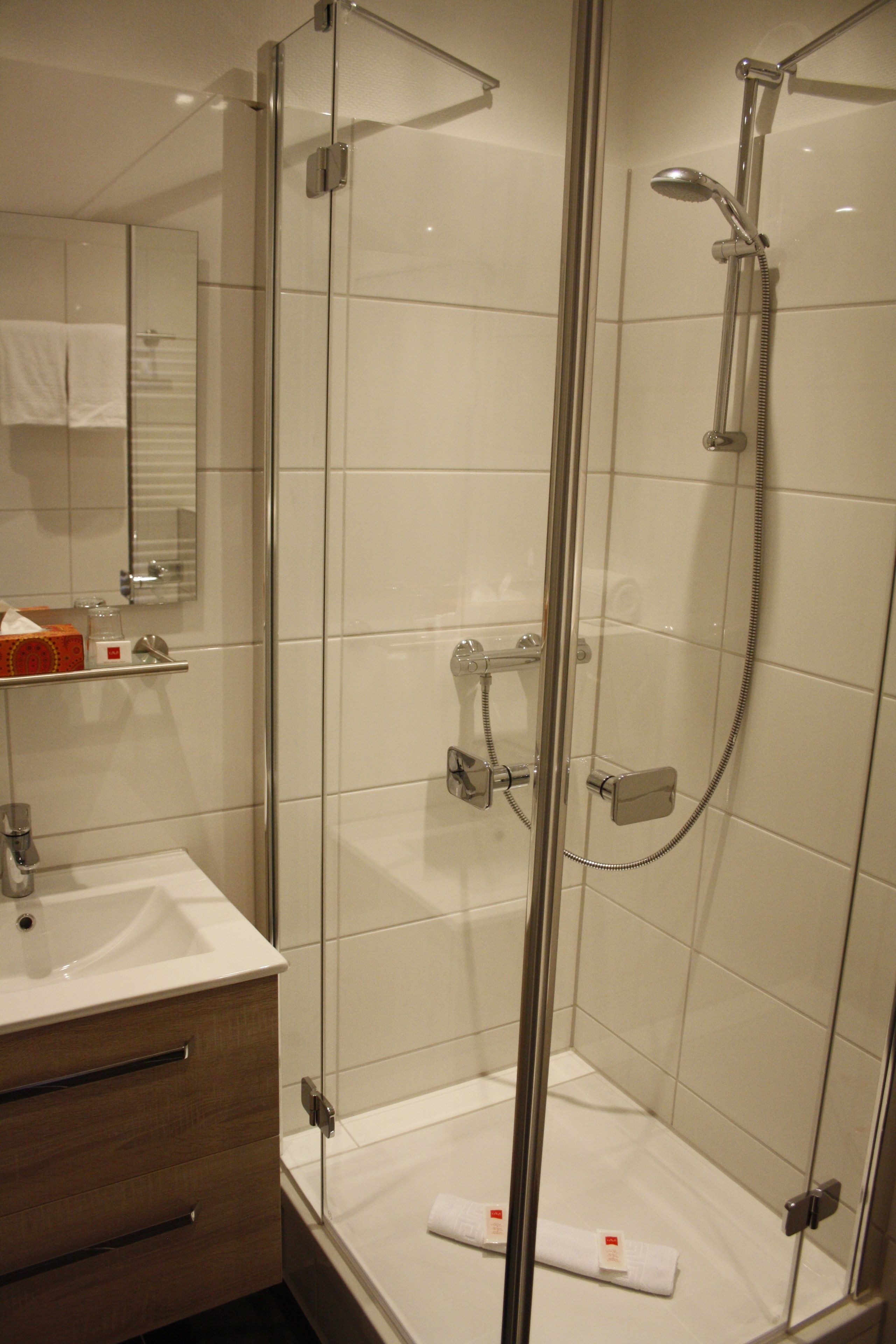 single room | bathroom | shower, free toiletries, hair dryer, towels