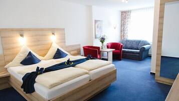 Phòng đôi Business | Bàn, phòng cách âm, nôi/giường cho trẻ sơ sinh (phụ phí)