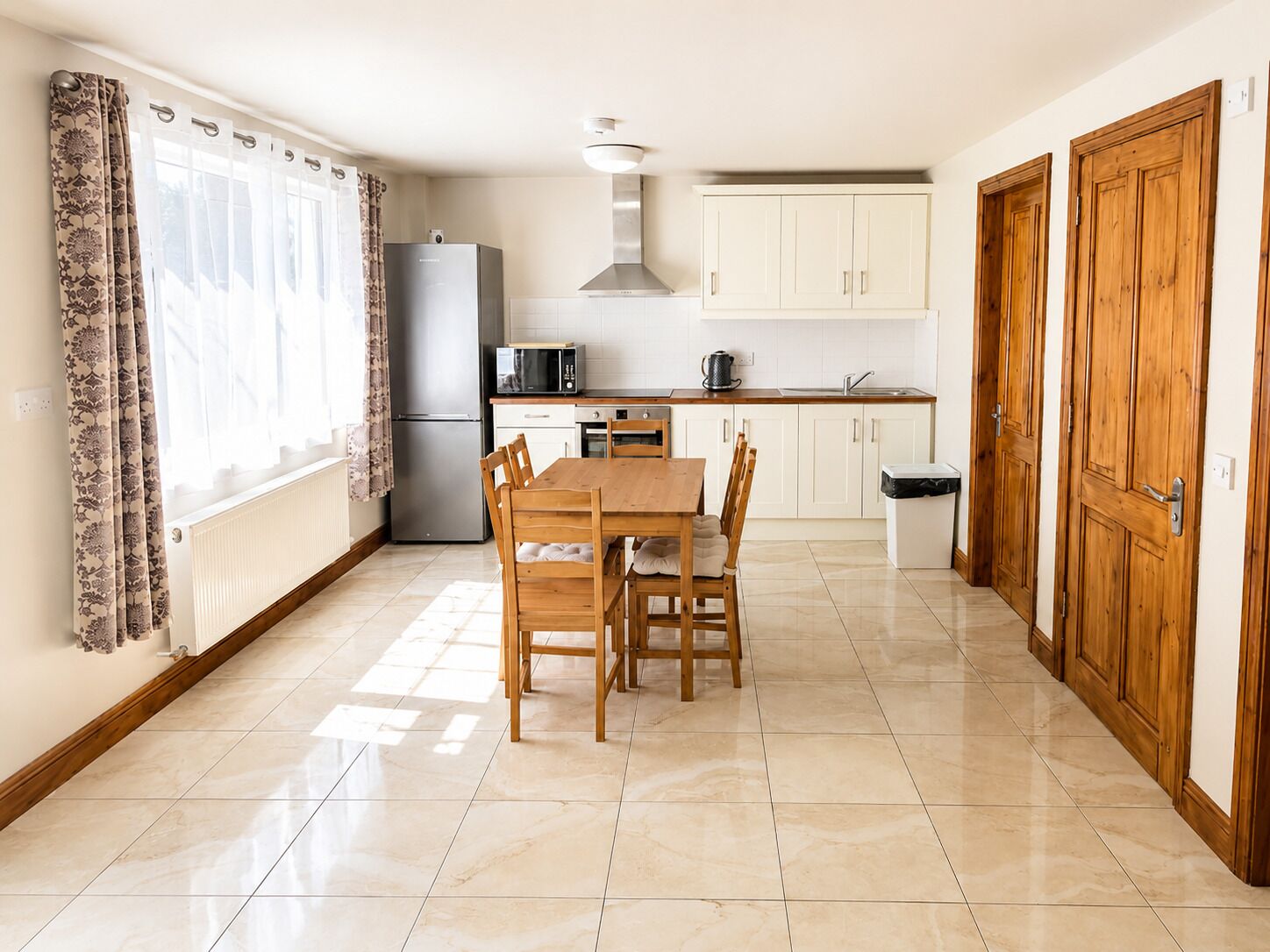 Traditional Apartment, 2 Bedrooms, Garden View | Private kitchen | Fridge, microwave, oven, stovetop