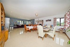 Elite Quadruple Room | Dapur berkongsi | Peti sejuk, ketuhar gelombang mikro, ketuhar, dapur 