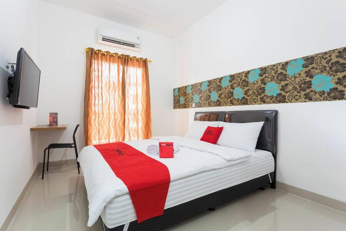 WiFi (free), bed sheets