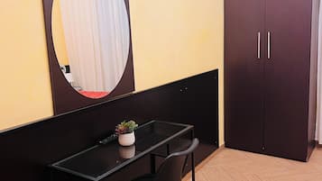 Zimmersafe, Schreibtisch, kostenloses WLAN