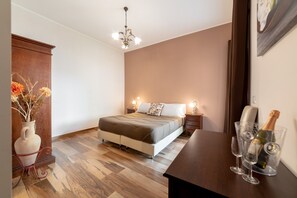 Classic Double or Twin Room, 1 Bedroom, Park View, Garden Area | Frette Italian sheets, down duvets, memory-foam beds - Myricae guest house - Fiumicino aeroporto (Fiumicino)