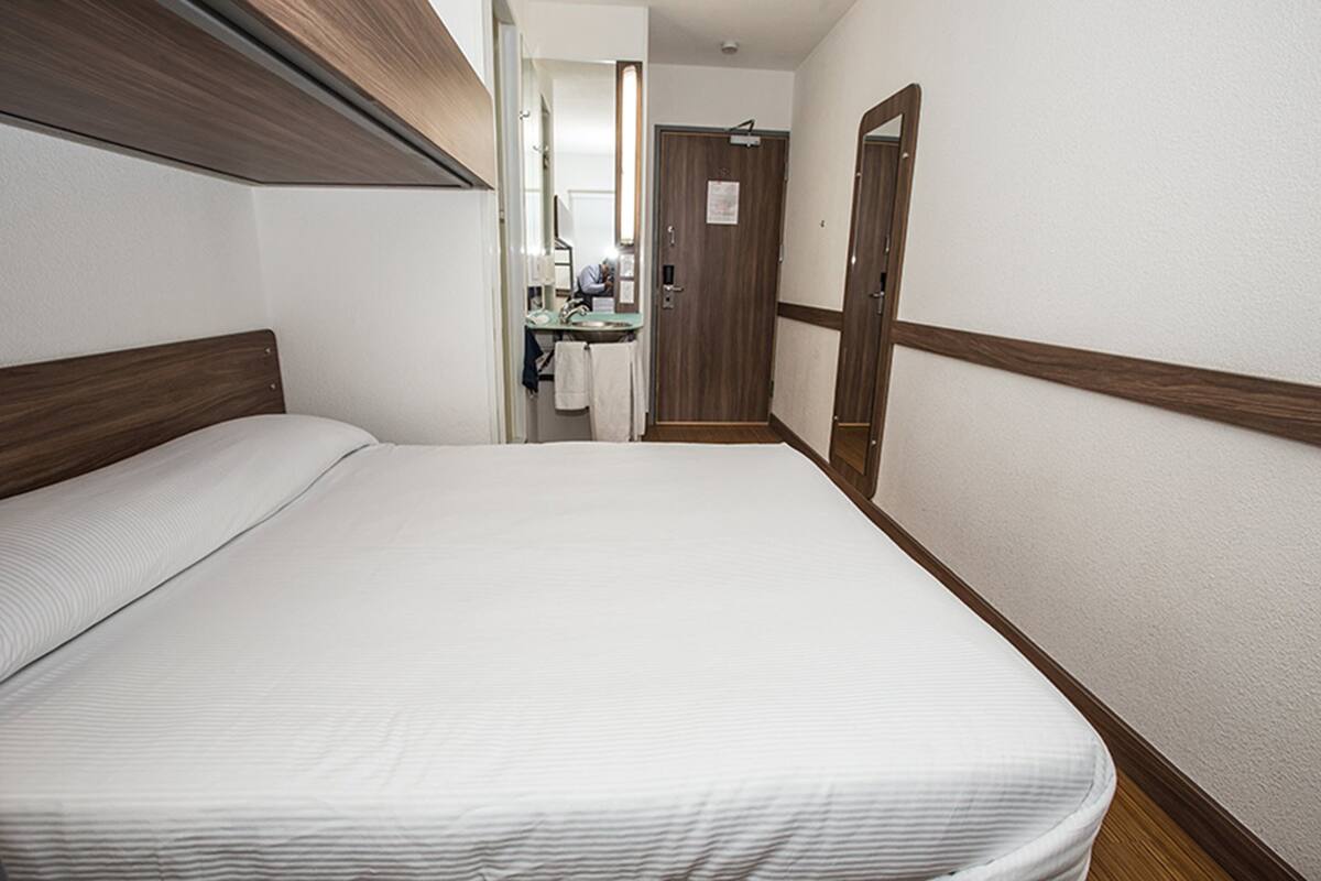 Standardzimmer | Schreibtisch, schallisolierte Zimmer, kostenloses WLAN, Bettwäsche