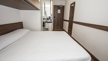 Quarto standard | Escrivaninha, quartos à prova de som, Wi-Fi de cortesia, roupa de cama