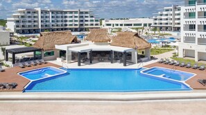 Outdoor pool, sun loungers - Ventus at Marina El Cid Spa & Beach Resort - All Inclusive (Puerto Morelos)