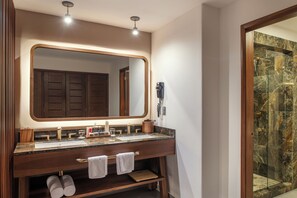 Shower, free toiletries, hair dryer, bathrobes - Ventus at Marina El Cid Spa & Beach Resort - All Inclusive (Puerto Morelos)
