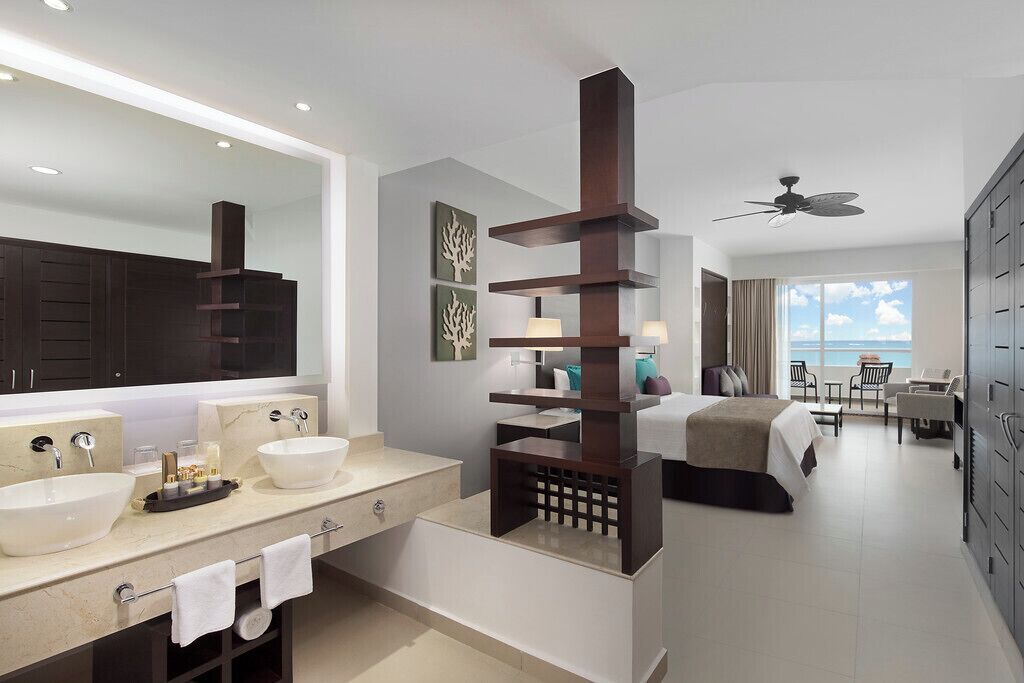 Phòng Suite Junior | Bộ đồ giường cao cấp, minibar, két bảo mật tại phòng, bàn 