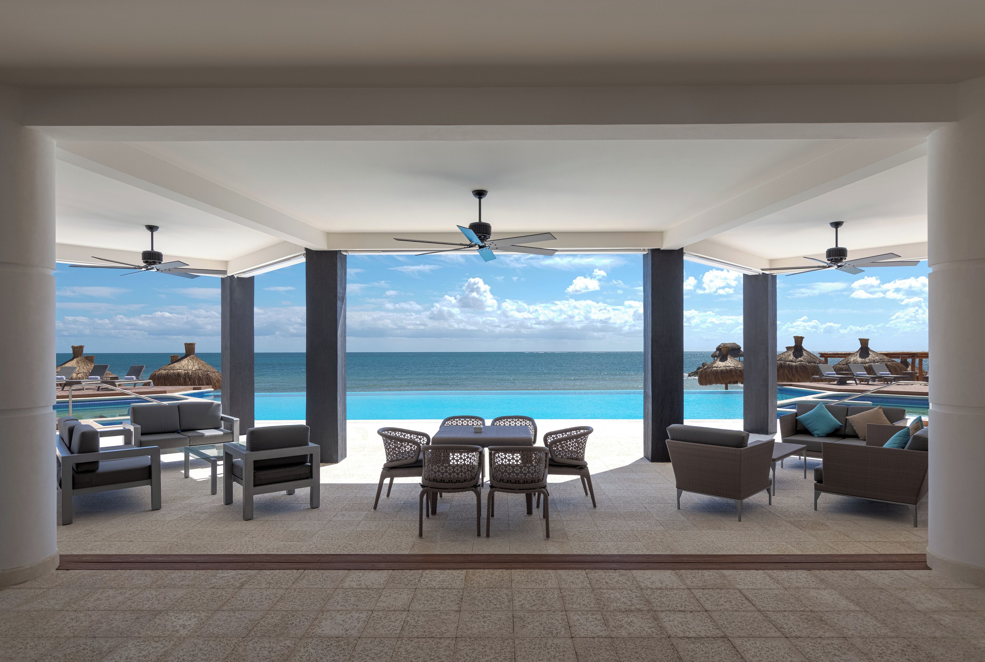 Bar junto a la alberca