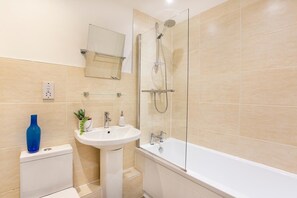 Bathroom - Minsters Reach Holiday Apartments (York)