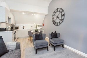 Living room - Minsters Reach Holiday Apartments (York)