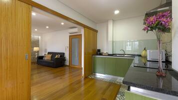 Apartment, 2 Bedrooms (3rd Floor) | Private kitchen | Fridge, microwave, oven, stovetop