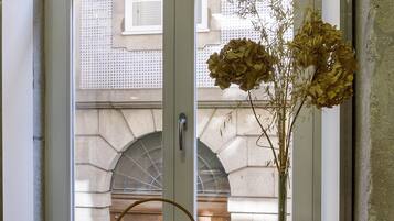 Daily continental breakfast (EUR 8 per person)