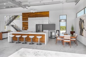 Fridge, microwave, oven, stovetop - White Villas (Providenciales)