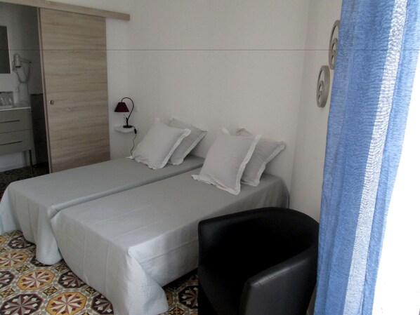 Standard Twin Room | Iron/ironing board, free cribs/infant beds, free WiFi, bed sheets