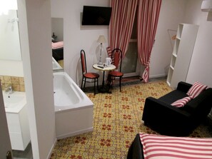 Standard Double Room | Bathroom | Shower, free toiletries, hair dryer, towels