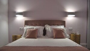 Minibar, lydisolert, wi-fi (inkludert) og sengetøy