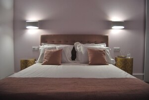 Minibar, sistema de insonorización, wifi gratis y ropa de cama 