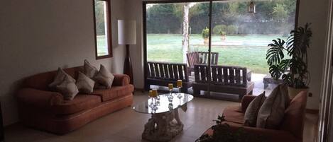 Family House, 5 Bedrooms, Hot Tub | Living room