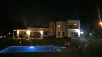 Kolam renang outdoor