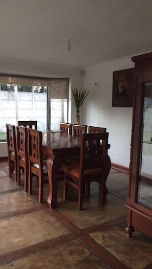 Maison Familiale, 5 chambres, bain à remous | Restauration dans la chambre