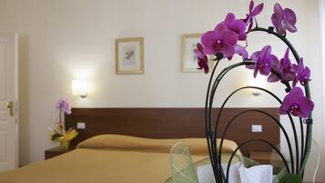 Minibar, Zimmersafe, Schreibtisch, schallisolierte Zimmer