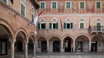 Esterni