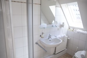 Family Room | Bathroom sink - Hotel Jess am Meer (Büsum)