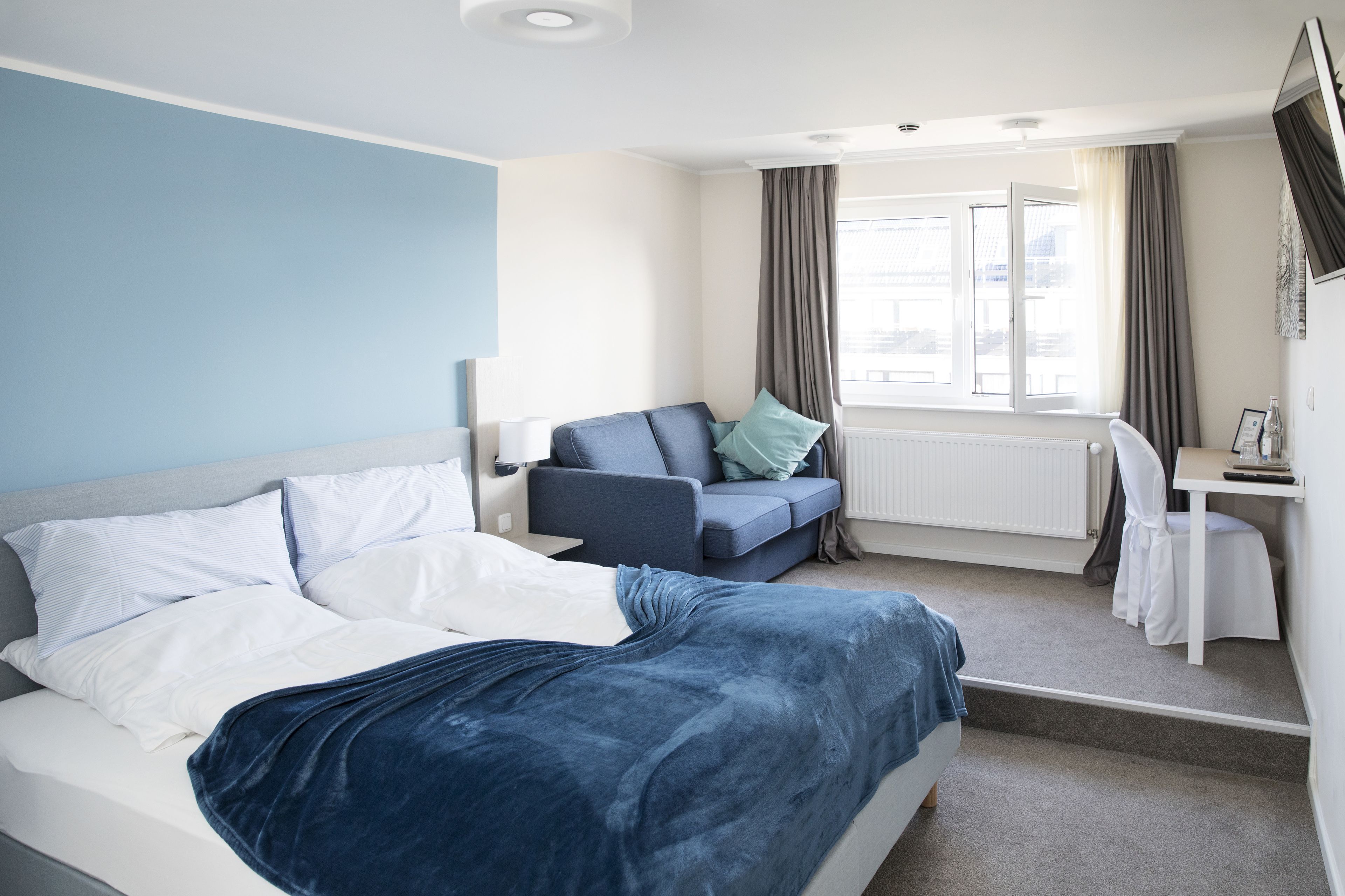 double room | free wifi, bed sheets