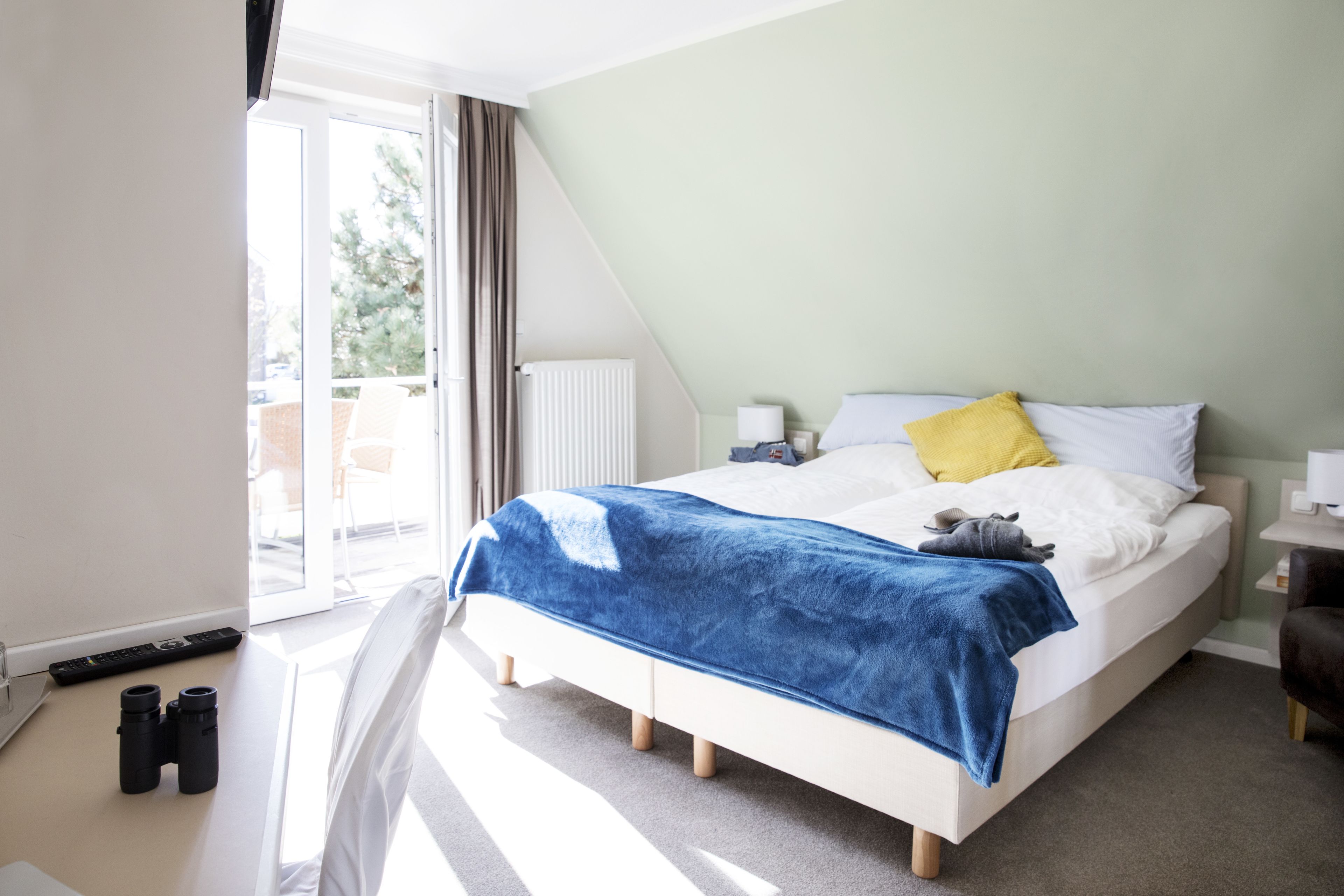 double room | free wifi, bed sheets