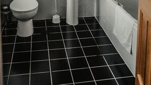 A bathroom with a toilet, sink, and shower. - Broadford Hotel (Isle of Skye)
