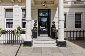 Exterior detail - Arbor Hyde Park (London)