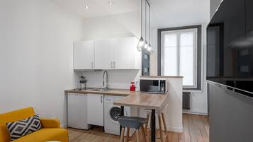 Appartamento, bagno privato (Gîte / 2 Chambres) | Cucina privata | Seggiolone