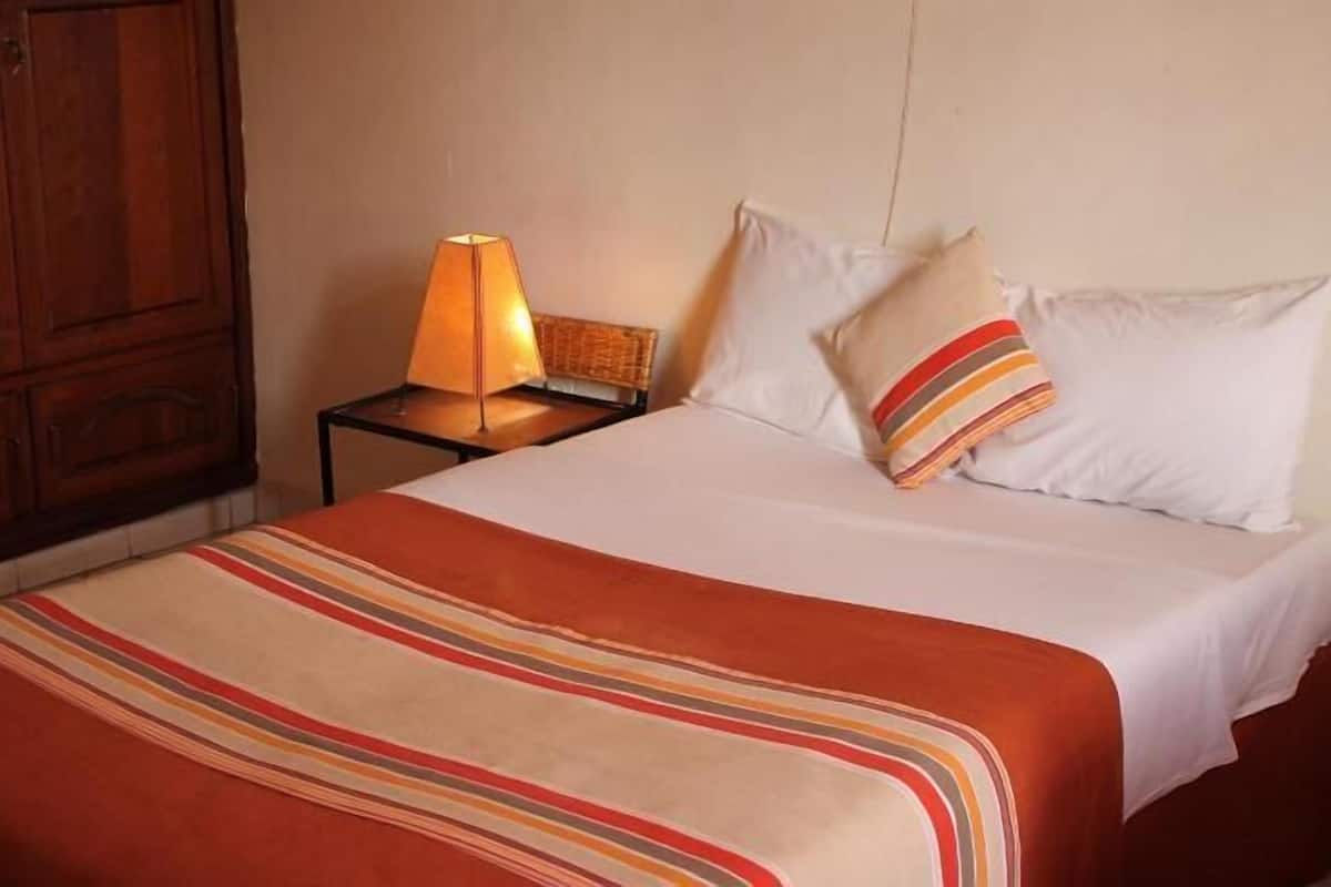 مكتب ومكواة/لوح كي وواي فاي مجانًا