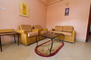 Living room - Kings Hospitality Centre (Kigali)