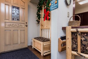 Condo, 2 Bedrooms (Snowcreek #613 Phase IV) | 1 bedroom, free WiFi, bed sheets - Snowcreek 613 Phase IV (Mammoth Lakes)