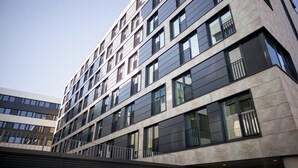 A modern multi-story building with large windows and a flat facade. - Holiday Inn - the niu, Cobbles Essen by IHG (Essen)