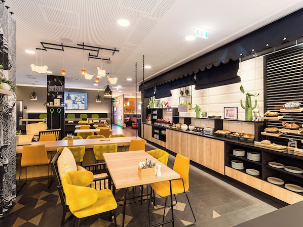 Tägliches Frühstücksbuffet (19 EUR pro Person)