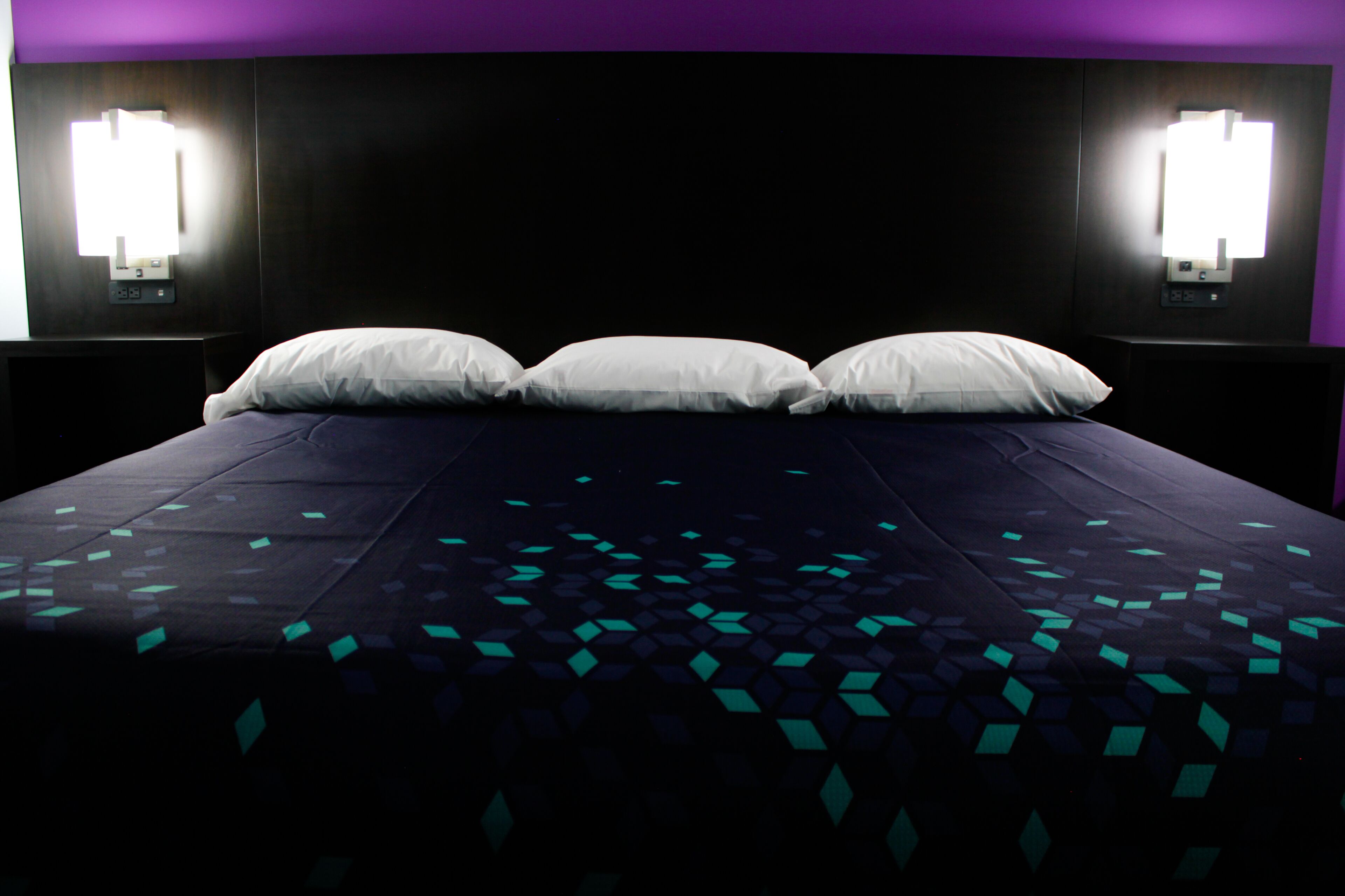 Standard Single Room, 1 King Bed | Desk, iron/ironing board, free WiFi, bed sheets