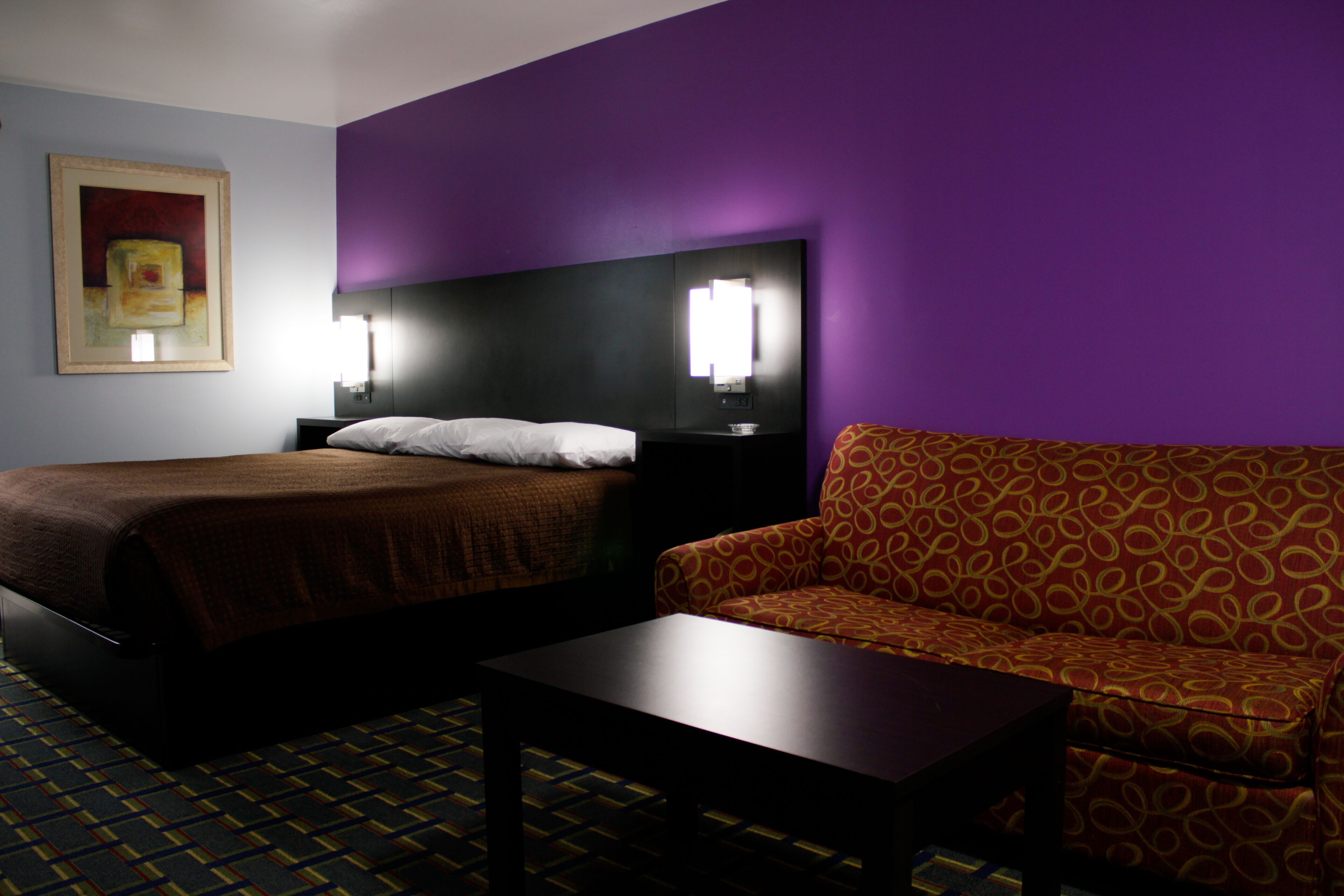 Standard Single Room, 1 King Bed, Smoking | Desk, iron/ironing board, free WiFi, bed sheets