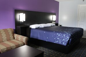 Standard Single Room, 1 King Bed, Accessible | Desk, iron/ironing board, free WiFi, bed sheets