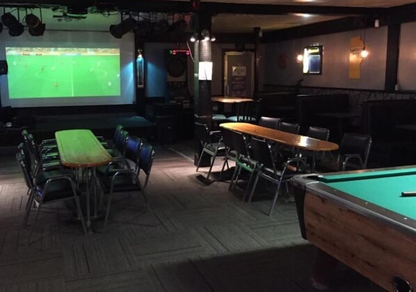 Bar (on property) - Ashern Motor Hotel (Ashern)