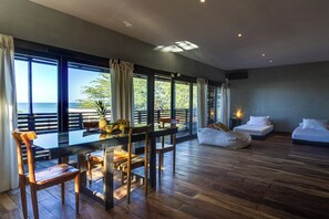 Family Studio | Minibar, in-room safe, iron/ironing board, free WiFi - 99 Surf Lodge (Tola)