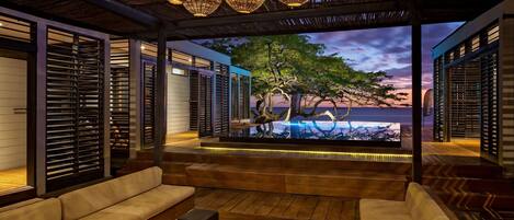 Outdoor pool, pool loungers