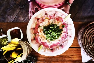 Se sirven desayunos, almuerzos y cenas; cocina internacional