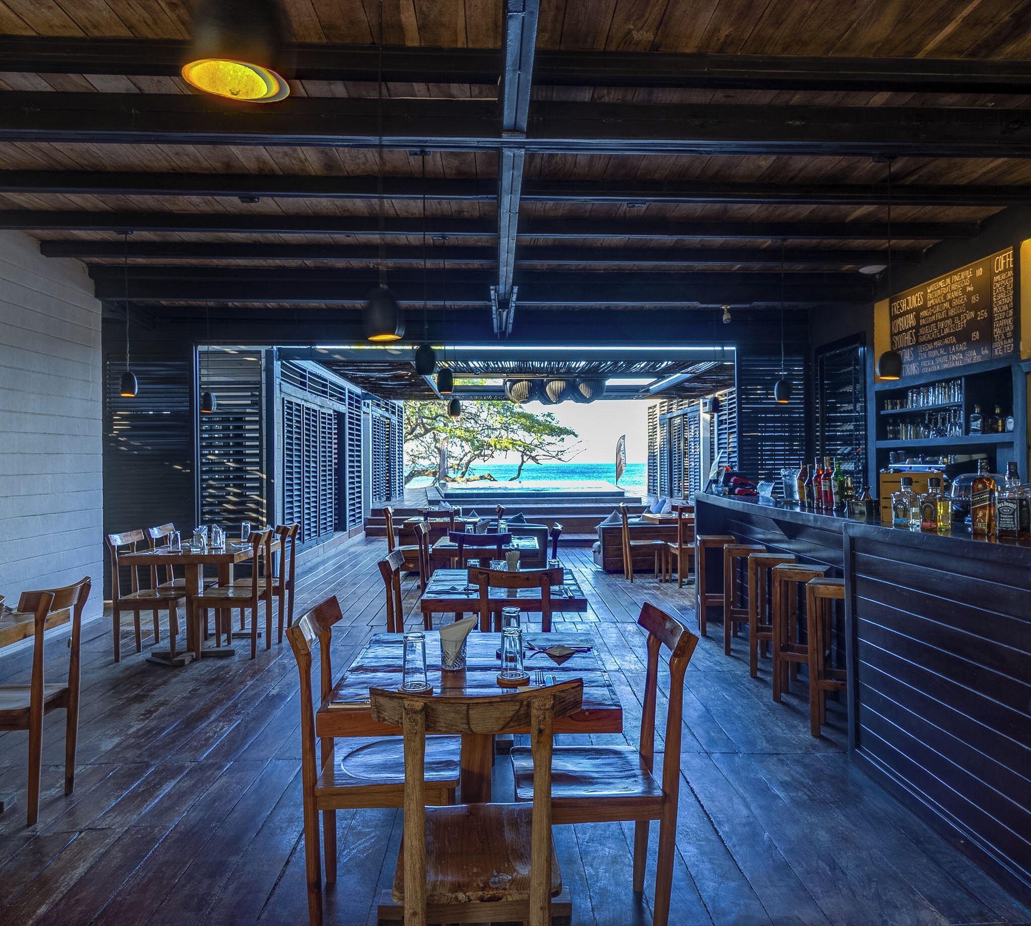 Se sirven desayunos, almuerzos y cenas; cocina internacional