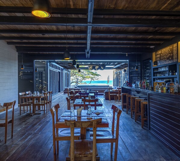 Breakfast, lunch, dinner served; international cuisine  - 99 Surf Lodge (Tola)