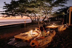 Breakfast, lunch, dinner served; international cuisine 